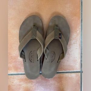 Women’s Rainbow Flip Flops Large/7.5-8.5